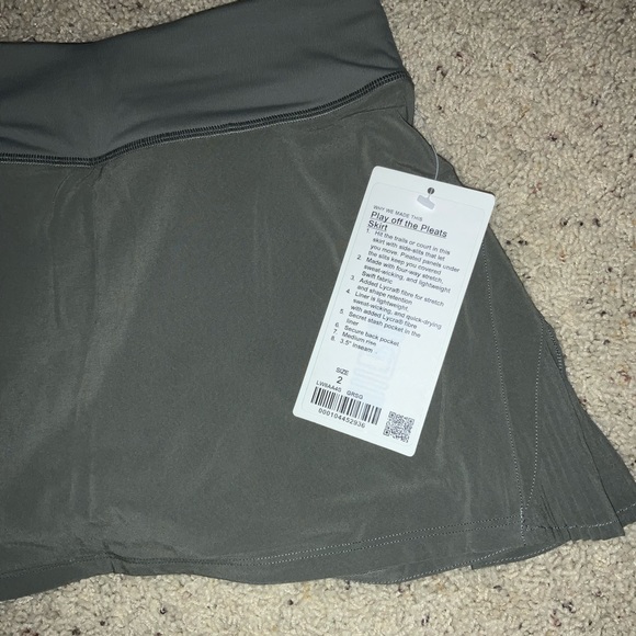 ✨NWT LULULEMON PLAY OFF THE PLEATS SKIRT✨ - Picture 7 of 15